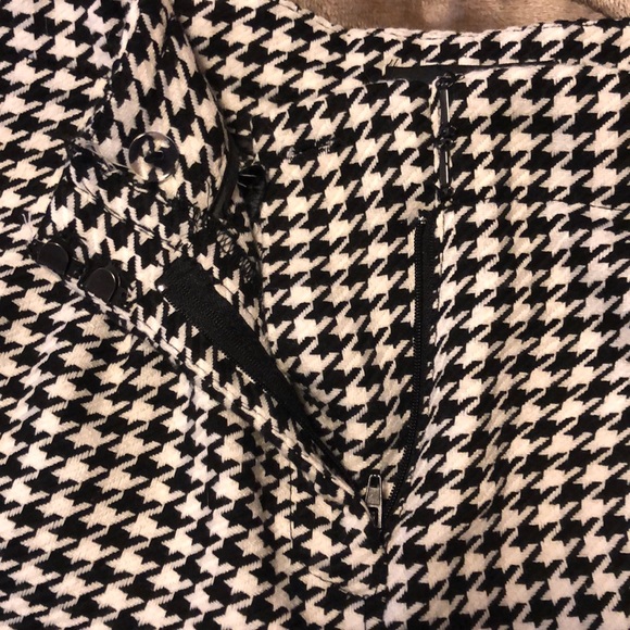 Shorts - Picture 3 of 4